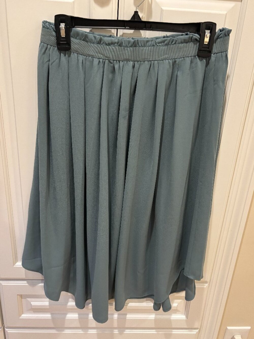 LOFT Sage Blue Flowy Midi Skirt Women’s Medium Minimalist